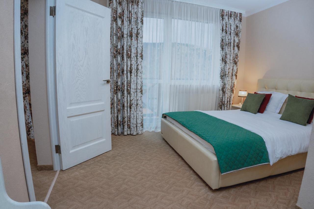 Hotel&Restaurant Premium Club ياريمتشي المظهر الخارجي الصورة