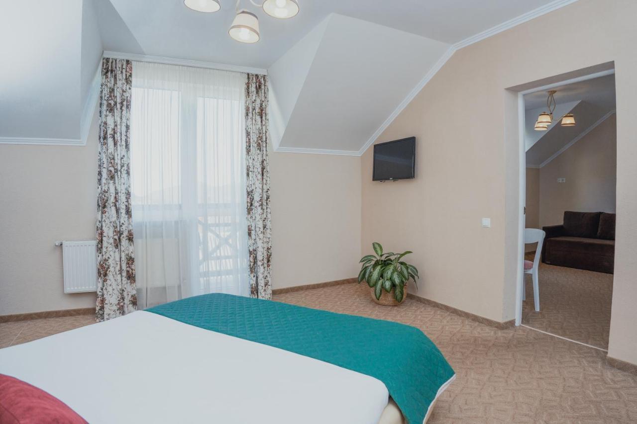 Hotel&Restaurant Premium Club ياريمتشي المظهر الخارجي الصورة