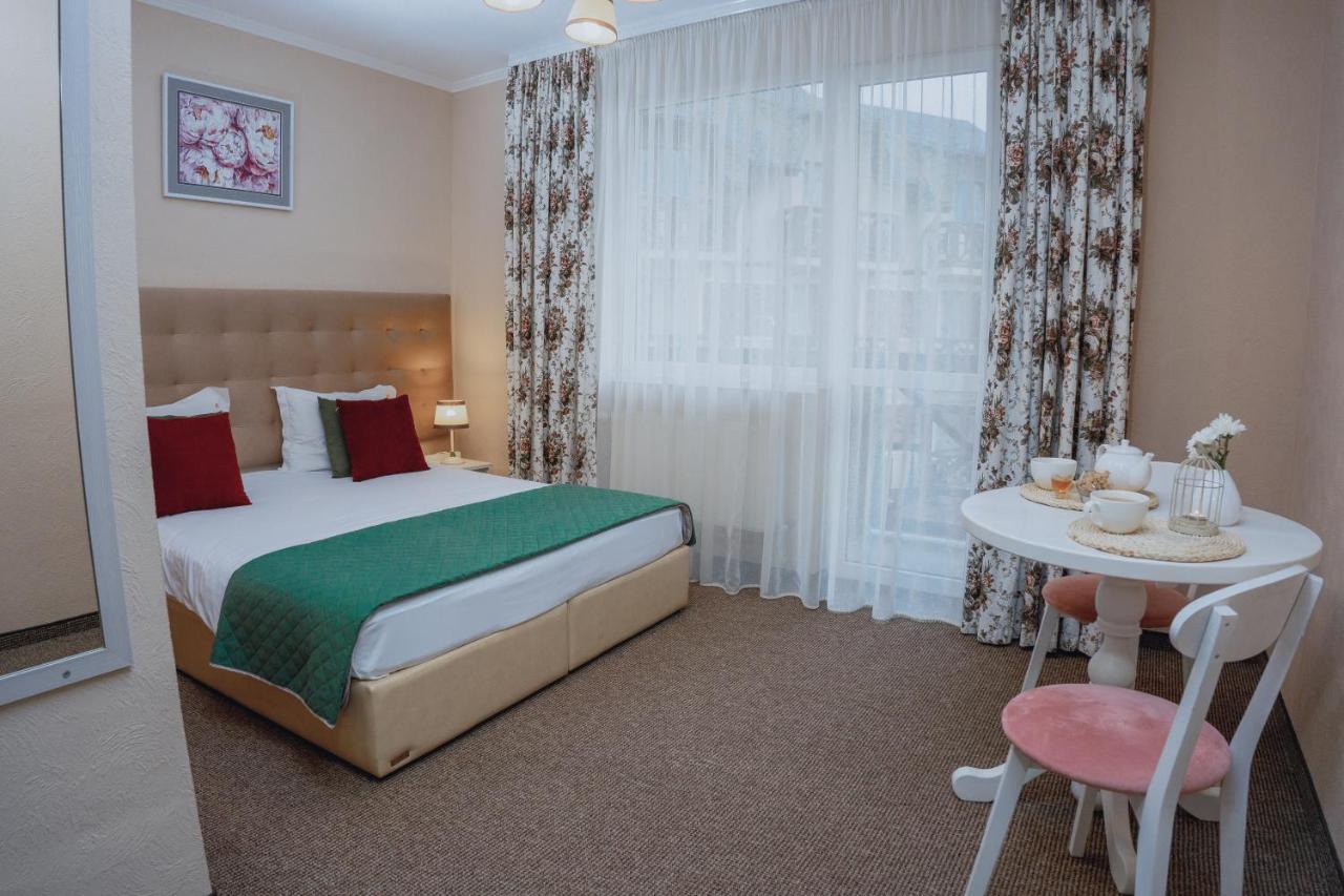 Hotel&Restaurant Premium Club ياريمتشي المظهر الخارجي الصورة