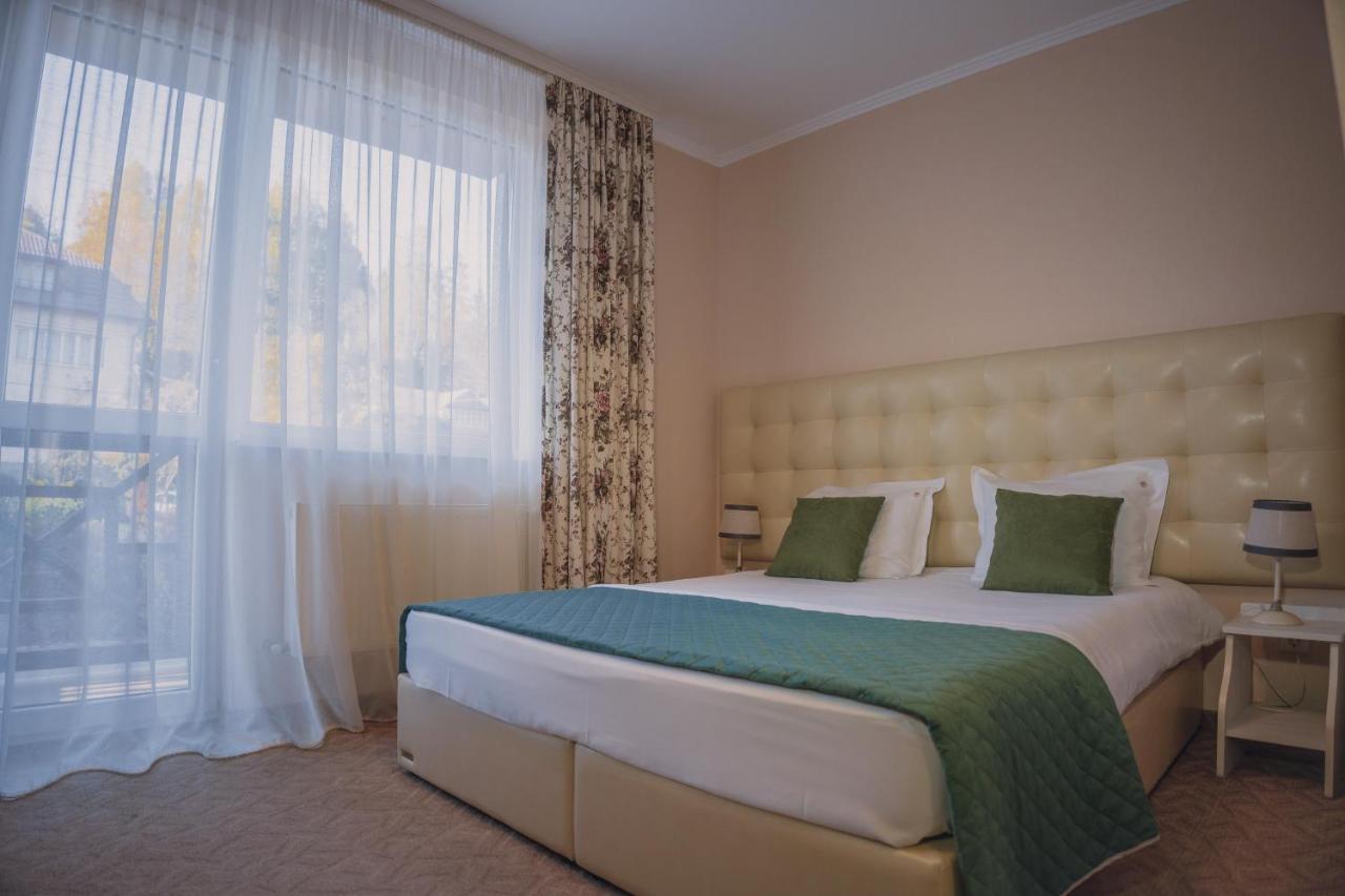 Hotel&Restaurant Premium Club ياريمتشي المظهر الخارجي الصورة