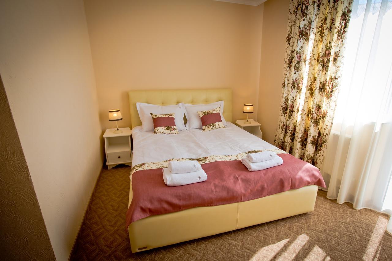 Hotel&Restaurant Premium Club ياريمتشي المظهر الخارجي الصورة